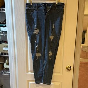 Levi’s Strauss 311 shaping skinny jeans